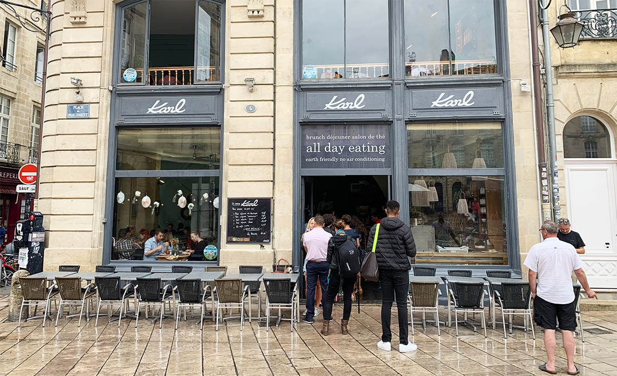 Karl-ravintolassa voi syödä koko päivän